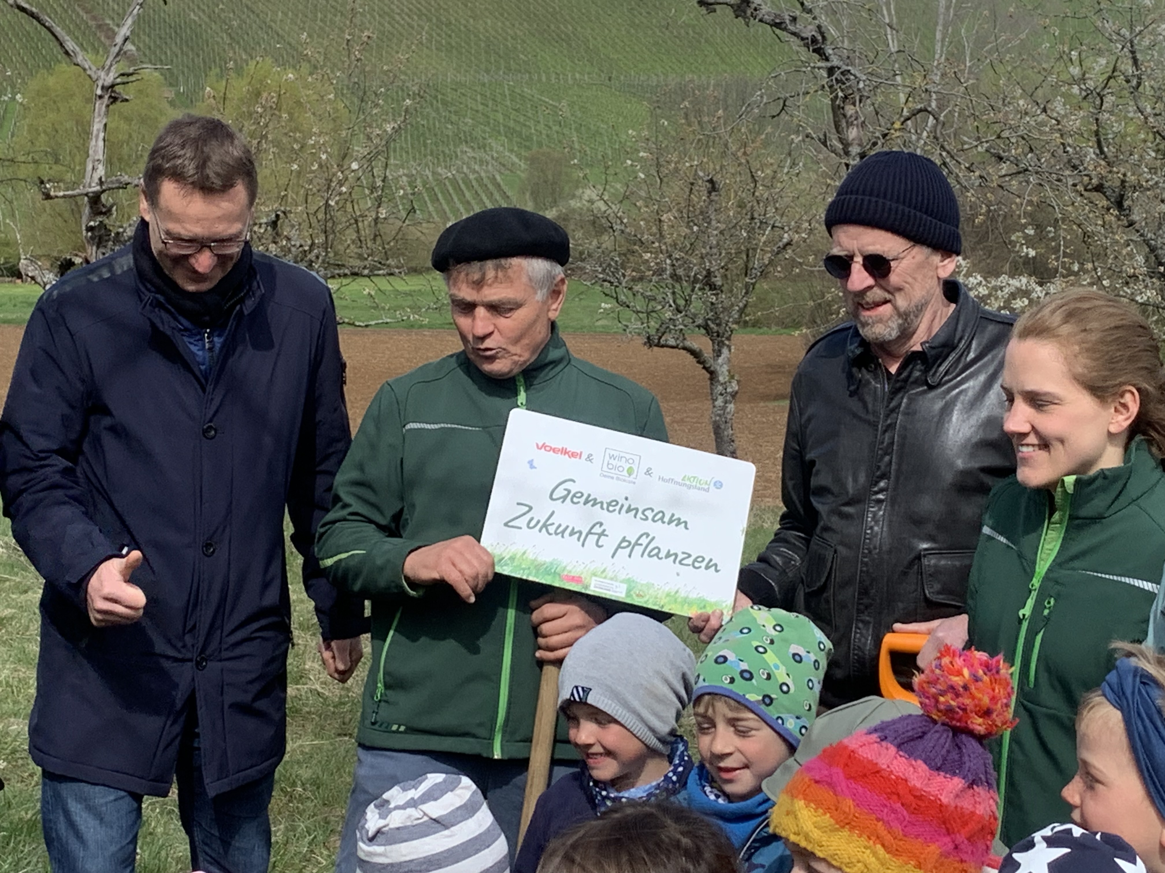 Wino pflanzt Bäume für mehr Artenvielfalt