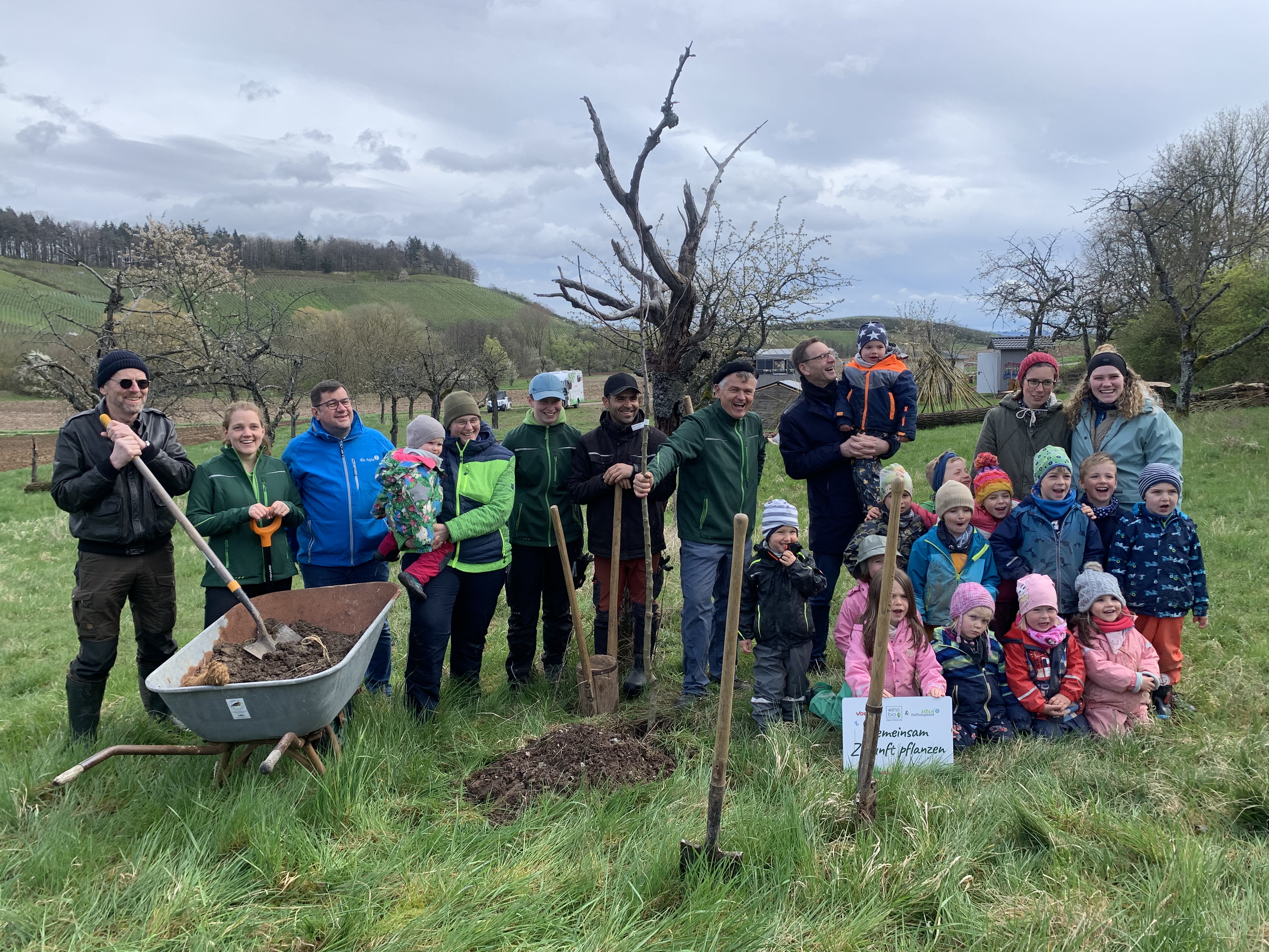 Wino pflanzt Bäume für mehr Artenvielfalt